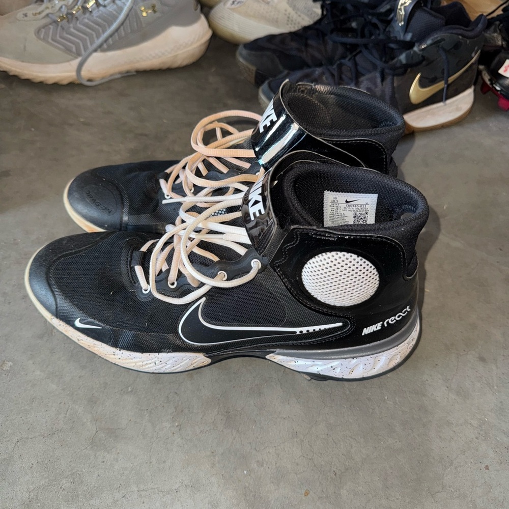 Nike Alpha Huarache Elite 3 Mid Baseball Cleats